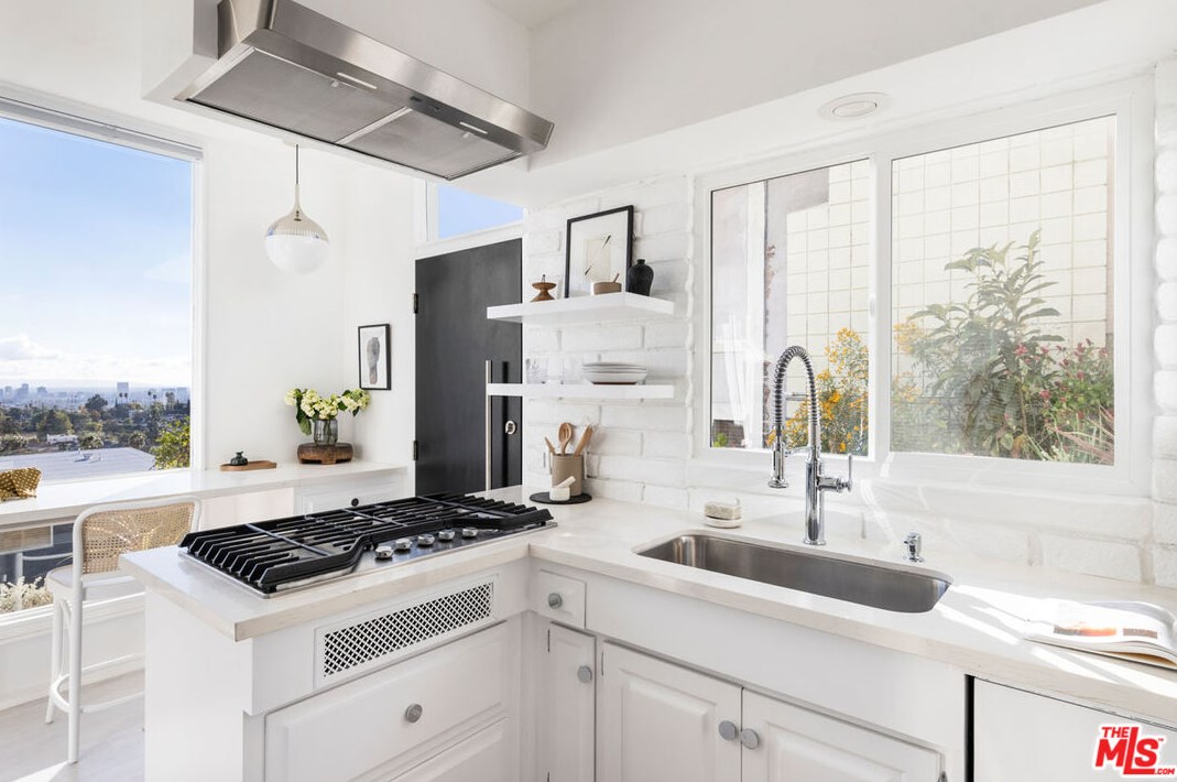 3631 Amesbury Rd, Los Angeles CA  90027-1303 exterior