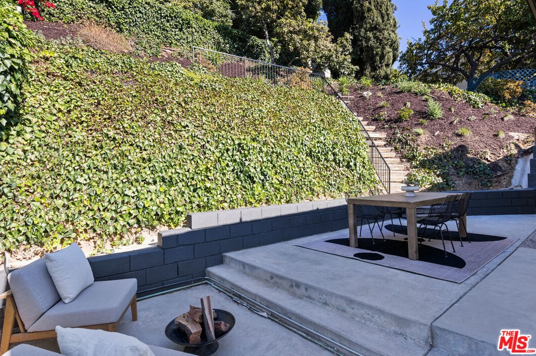 3631 Amesbury Rd, Los Angeles CA  90027-1303 exterior