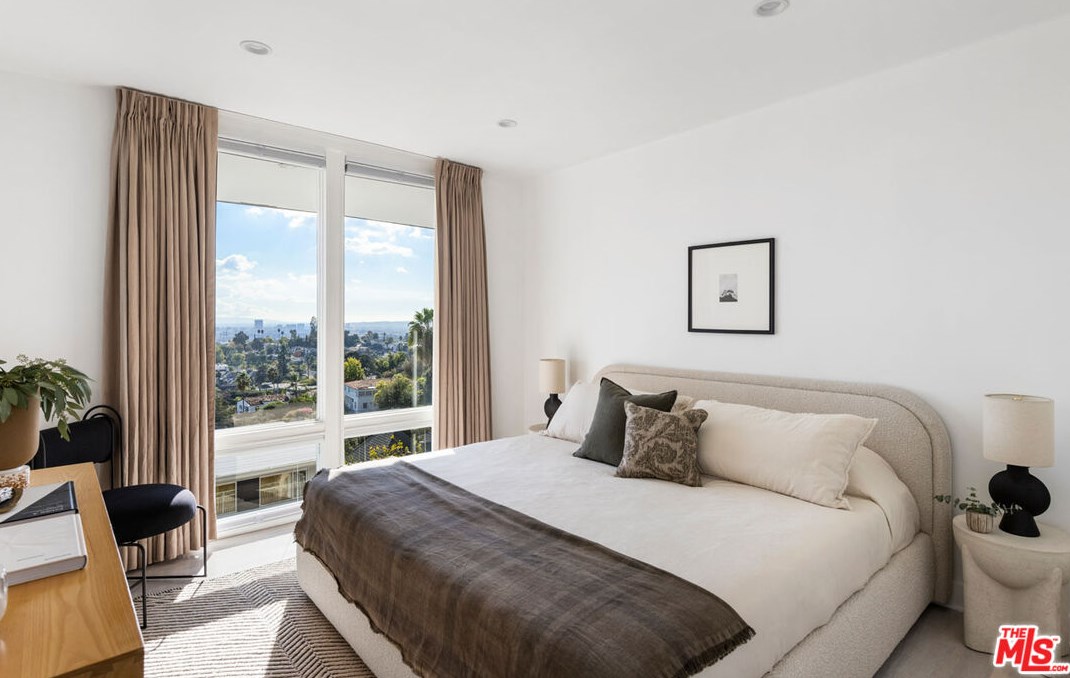 3631 Amesbury Rd, Los Angeles CA  90027-1303 exterior