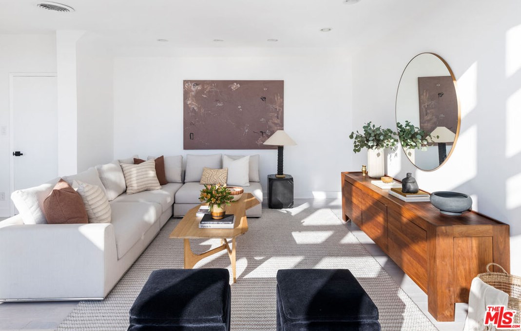 3631 Amesbury Rd, Los Angeles CA  90027-1303 exterior