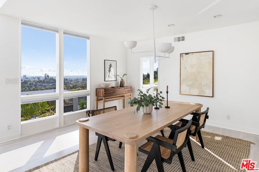 3631 Amesbury Rd, Los Angeles CA  90027-1303 exterior