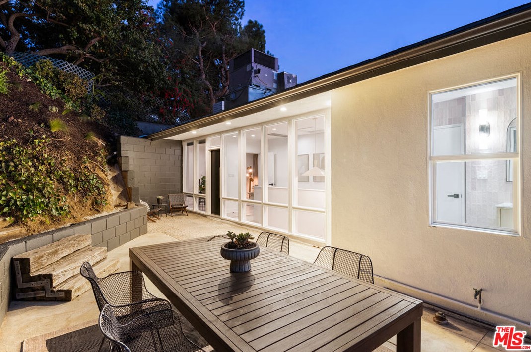 3631 Amesbury Rd, Los Angeles CA  90027-1303 exterior