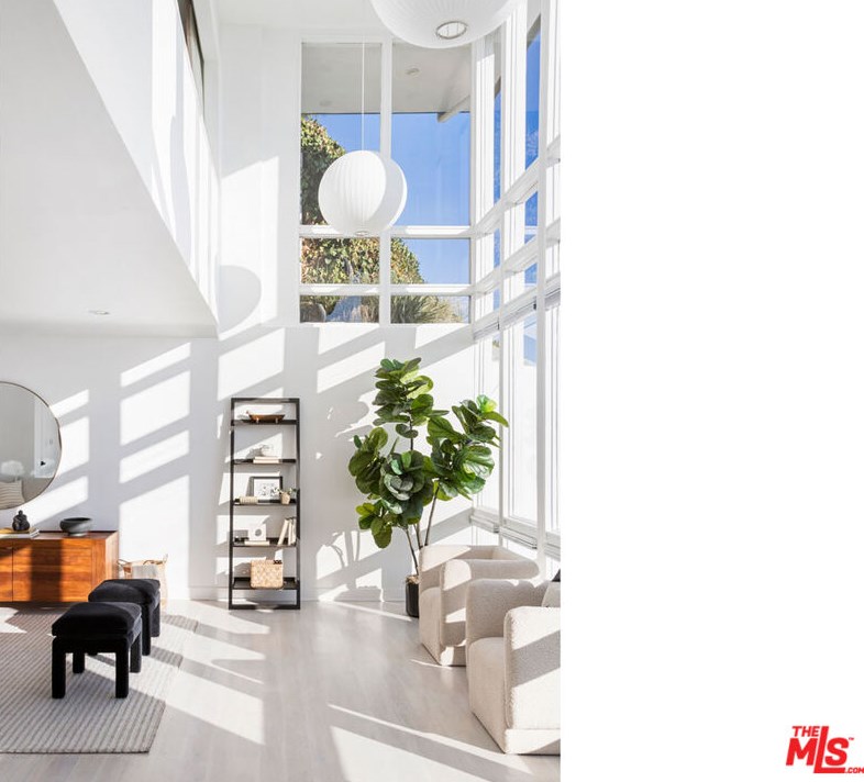 3631 Amesbury Rd, Los Angeles CA  90027-1303 exterior