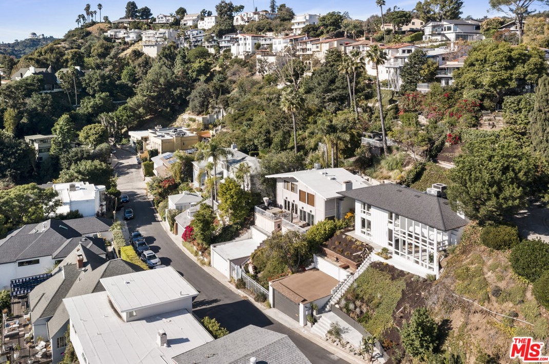 3631 Amesbury Rd, Los Angeles CA  90027-1303 exterior