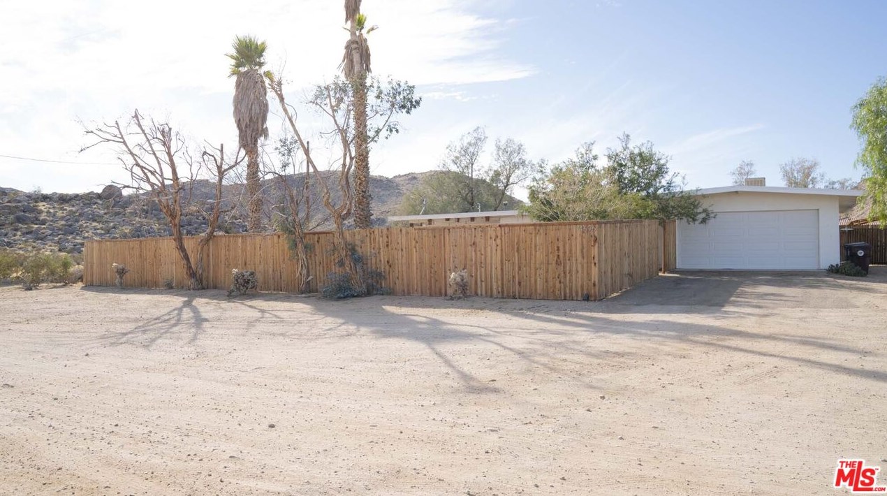 4696 Joshua Cove Dr, Joshua Tree CA  92252-1548 exterior