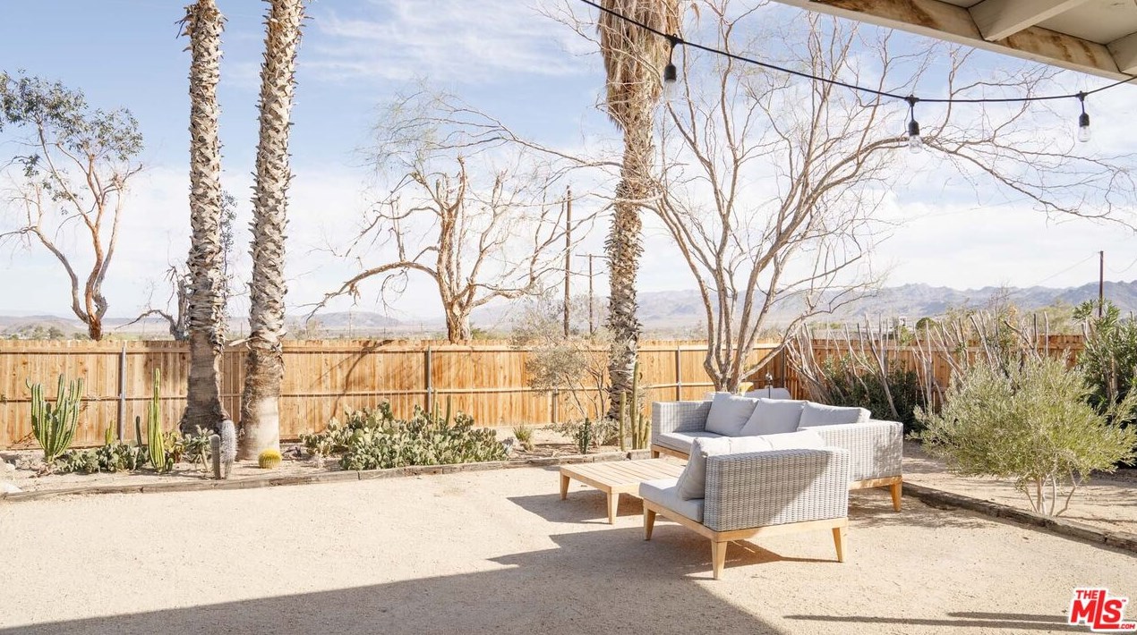 4696 Joshua Cove Dr, Joshua Tree CA  92252-1548 exterior