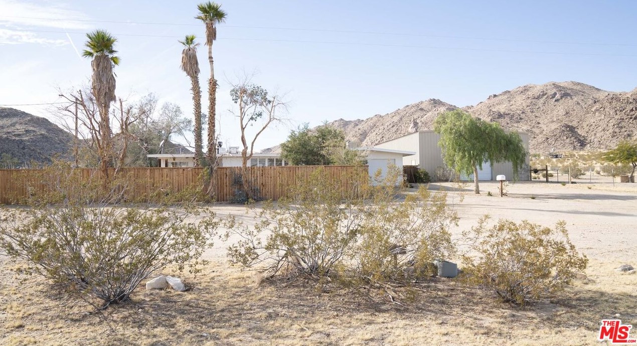 4696 Joshua Cove Dr, Joshua Tree CA  92252-1548 exterior