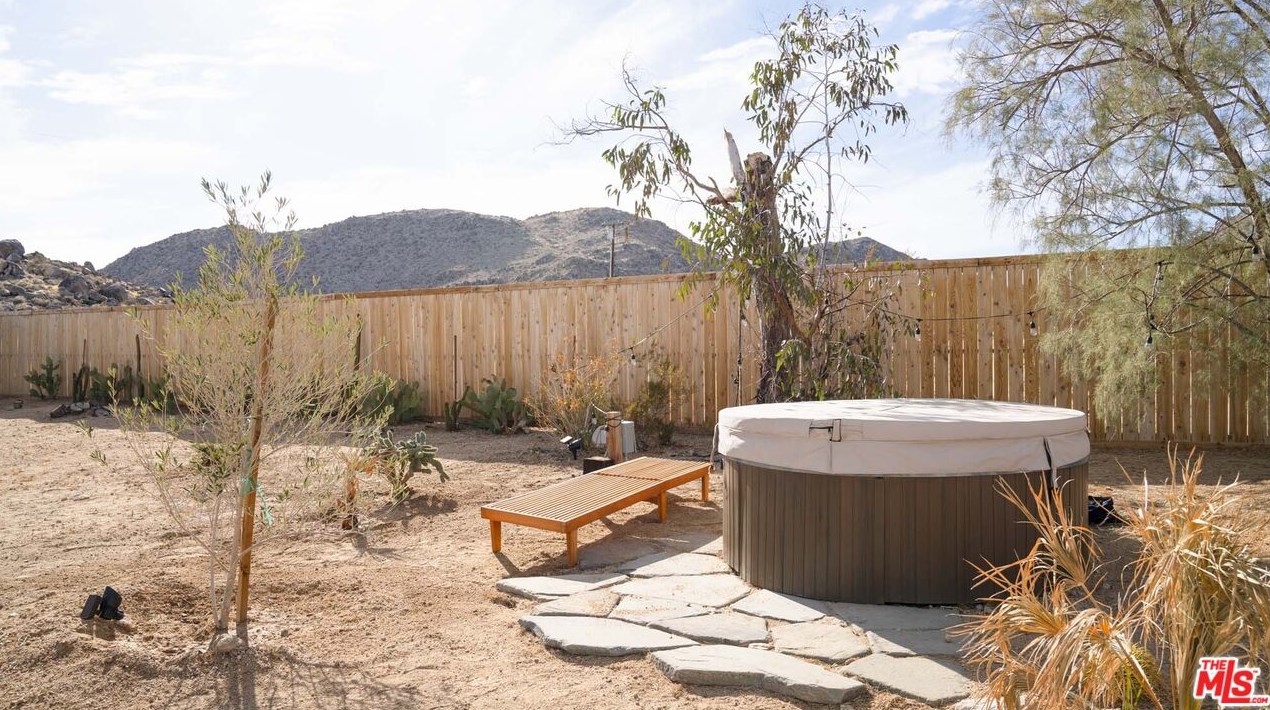 4696 Joshua Cove Dr, Joshua Tree CA  92252-1548 exterior