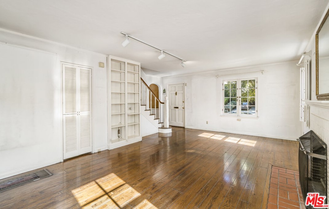 2511 Canyon Dr, Los Angeles CA  90068-2415 exterior