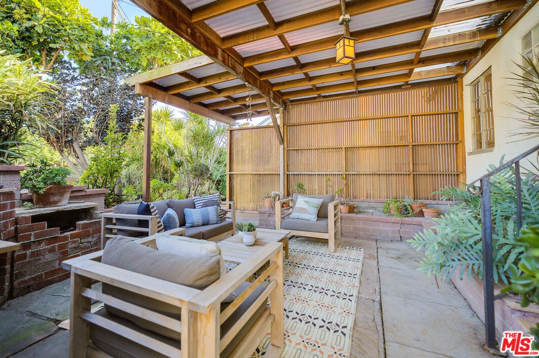 11358 Hannum Ave, Los Angeles CA  90230-6129 exterior