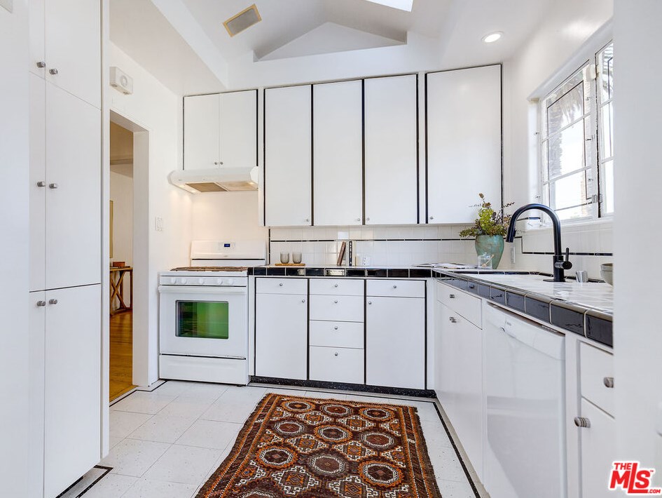 11358 Hannum Ave, Los Angeles CA  90230-6129 exterior