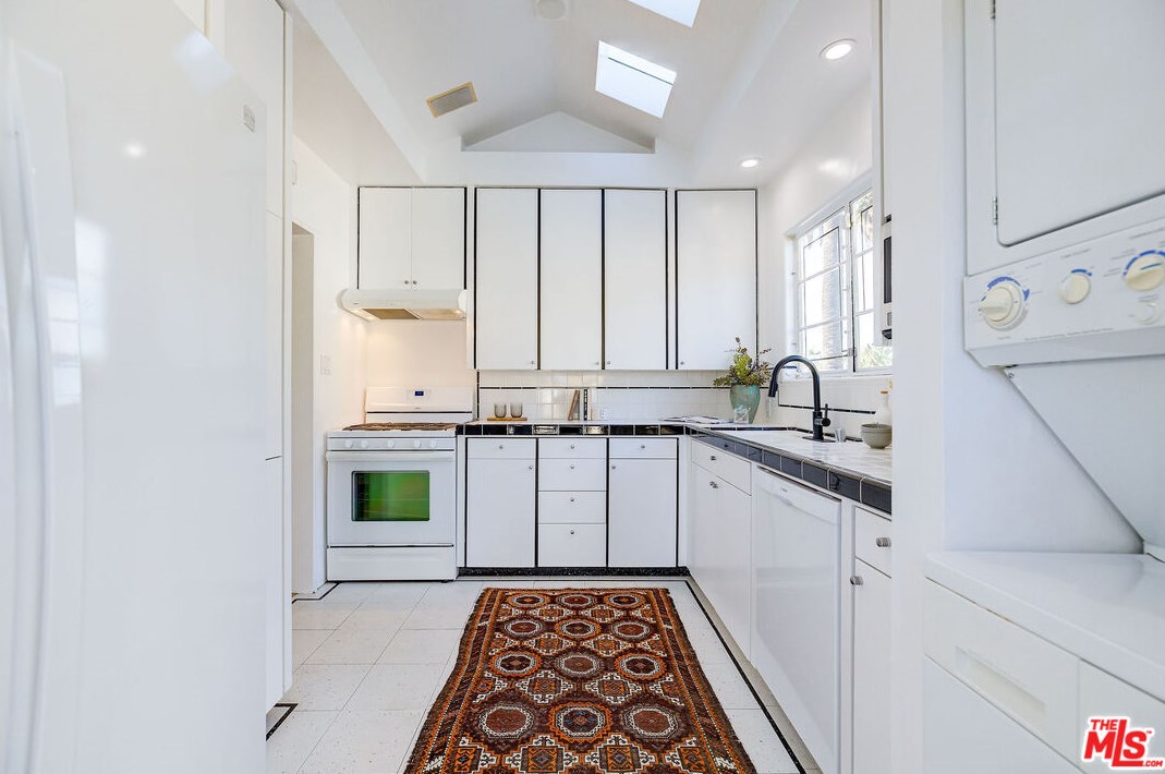 11358 Hannum Ave, Los Angeles CA  90230-6129 exterior