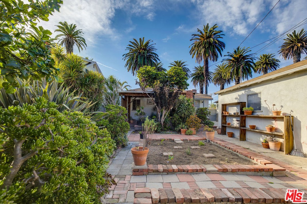 11358 Hannum Ave, Los Angeles CA  90230-6129 exterior