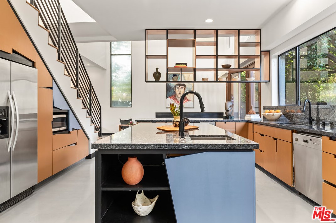 11959 Charnock Rd, Los Angeles CA  90066-2843 exterior