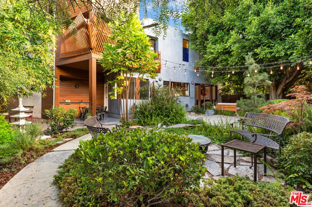 11959 Charnock Rd, Los Angeles CA  90066-2843 exterior