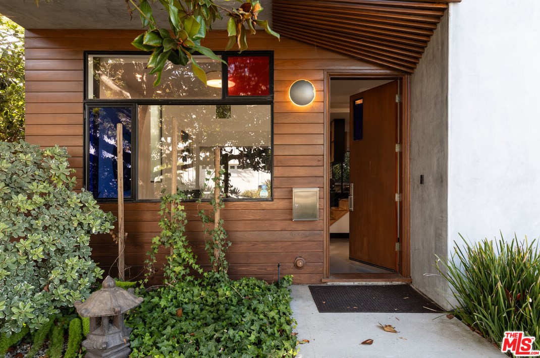 11959 Charnock Rd, Los Angeles CA  90066-2843 exterior