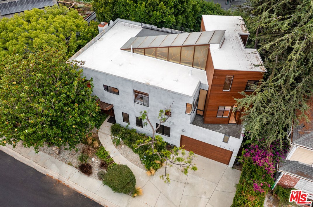 11959 Charnock Rd, Los Angeles CA  90066-2843 exterior