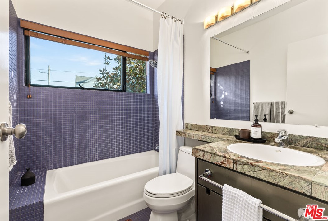 11959 Charnock Rd, Los Angeles CA  90066-2843 exterior