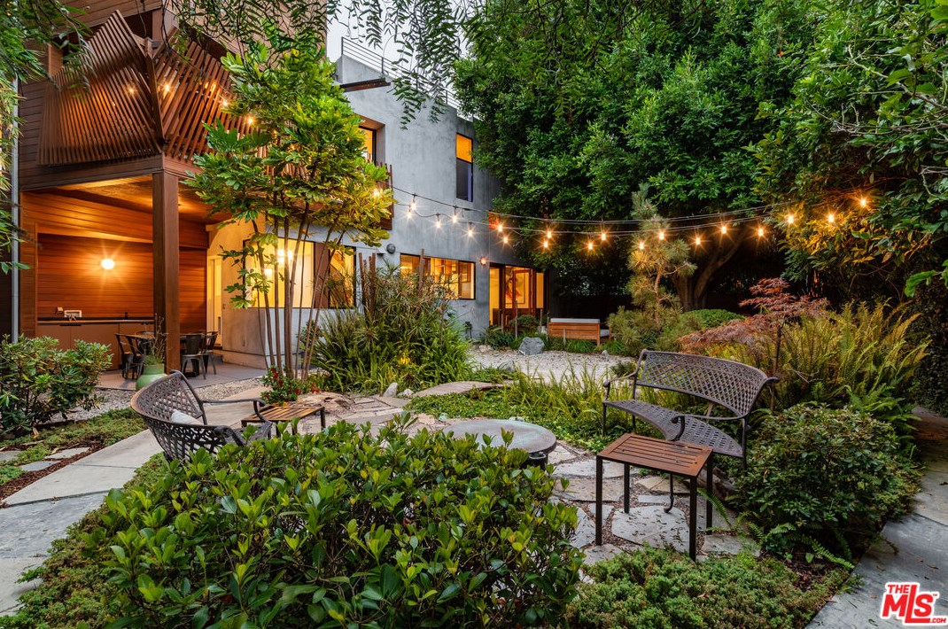 11959 Charnock Rd, Los Angeles CA  90066-2843 exterior