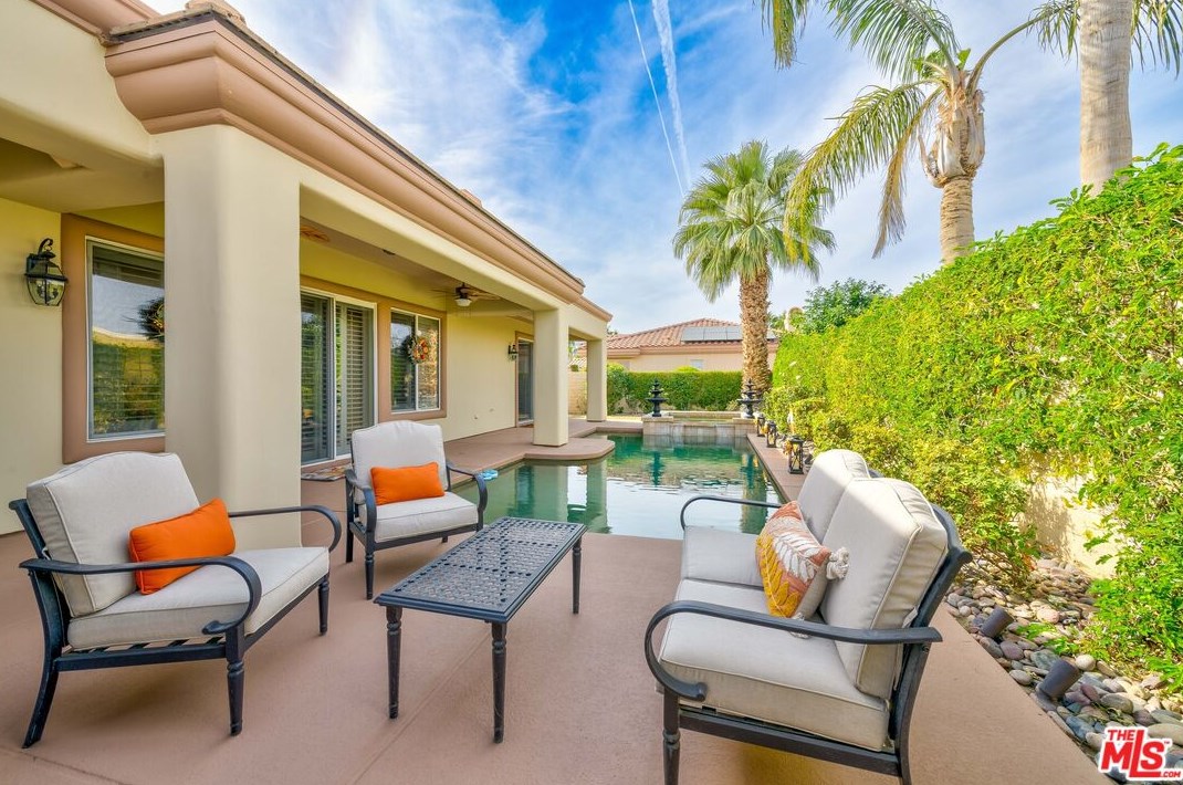 34 Calle La Reina, Rancho Mirage CA  92270-4100 exterior