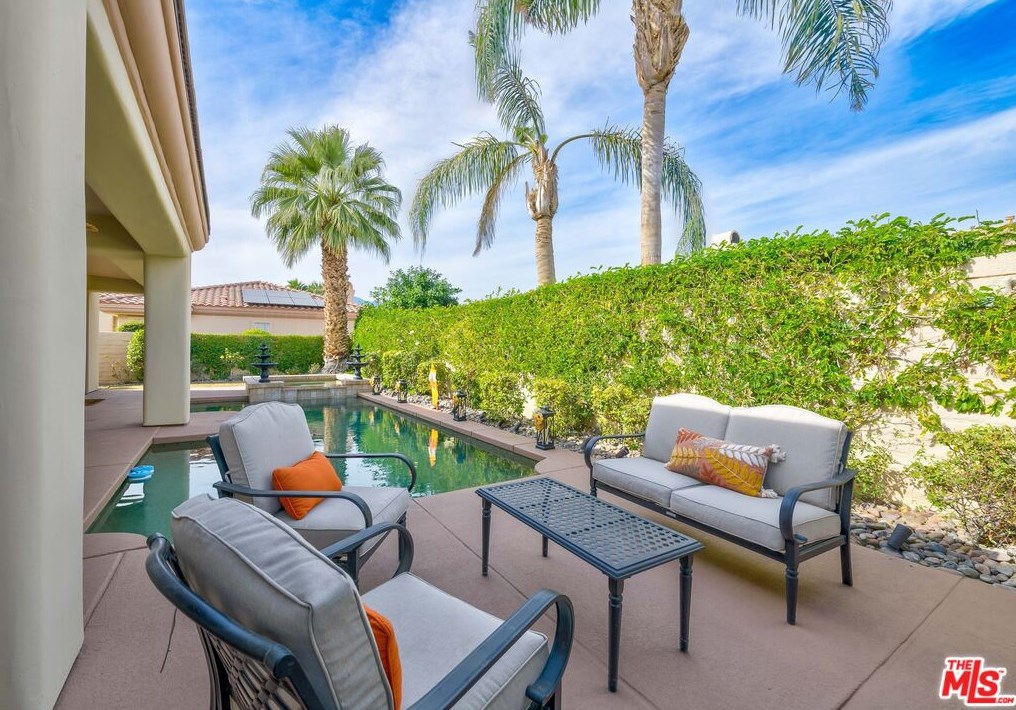 34 Calle La Reina, Rancho Mirage CA  92270-4100 exterior