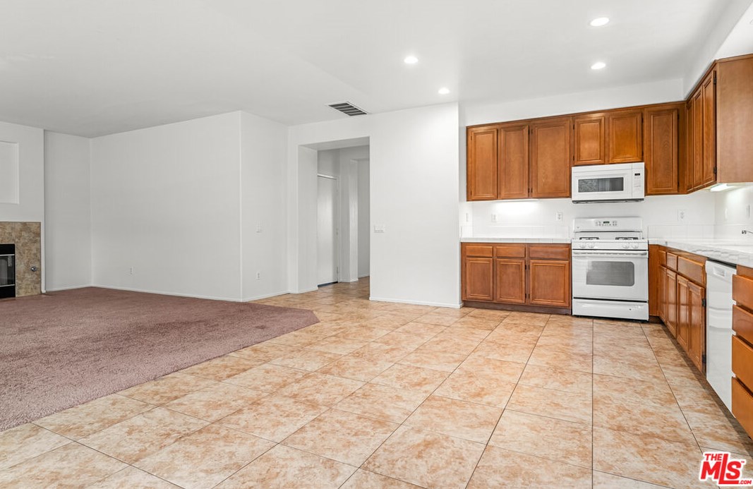 28921 Avalon Ave, Moreno Valley CA  92555-7056 exterior