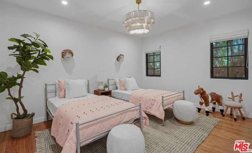 1733 Holt Ave, Los Angeles CA  90035-4305 exterior