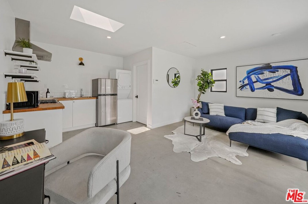 1733 Holt Ave, Los Angeles CA  90035-4305 exterior