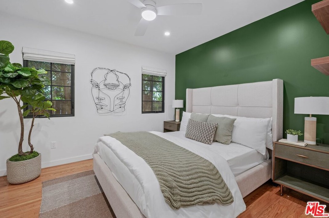 1733 Holt Ave, Los Angeles CA  90035-4305 exterior