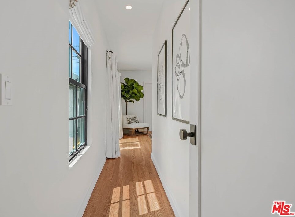1733 Holt Ave, Los Angeles CA  90035-4305 exterior