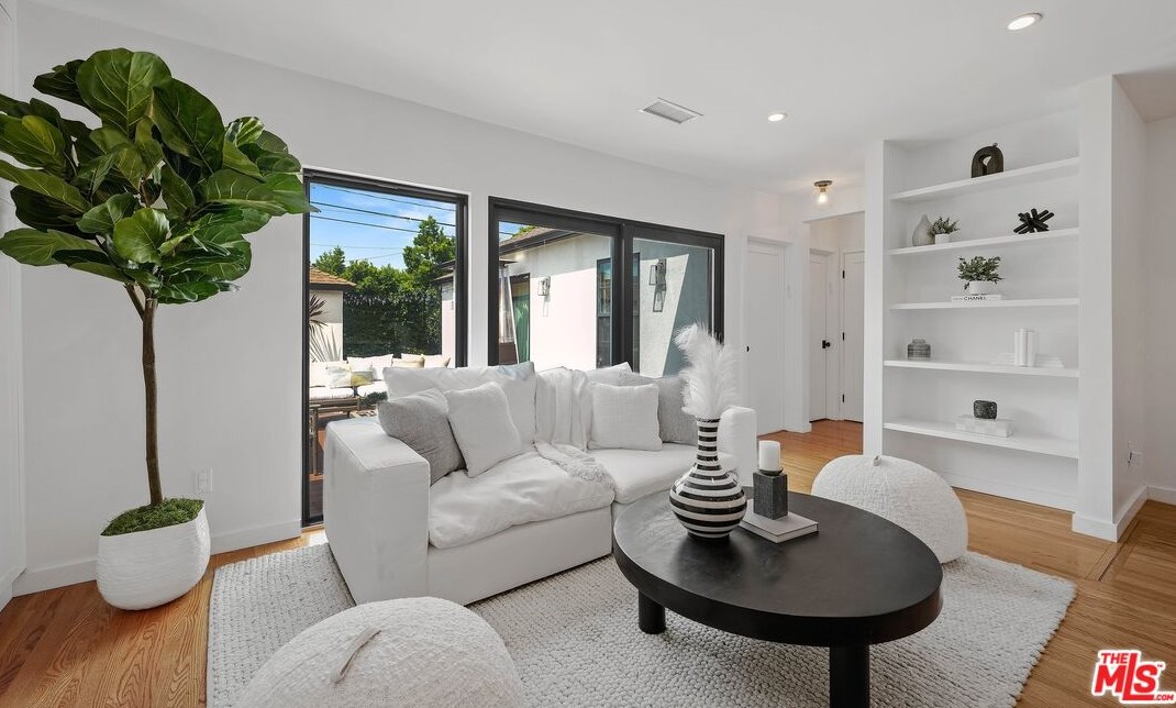 1733 Holt Ave, Los Angeles CA  90035-4305 exterior
