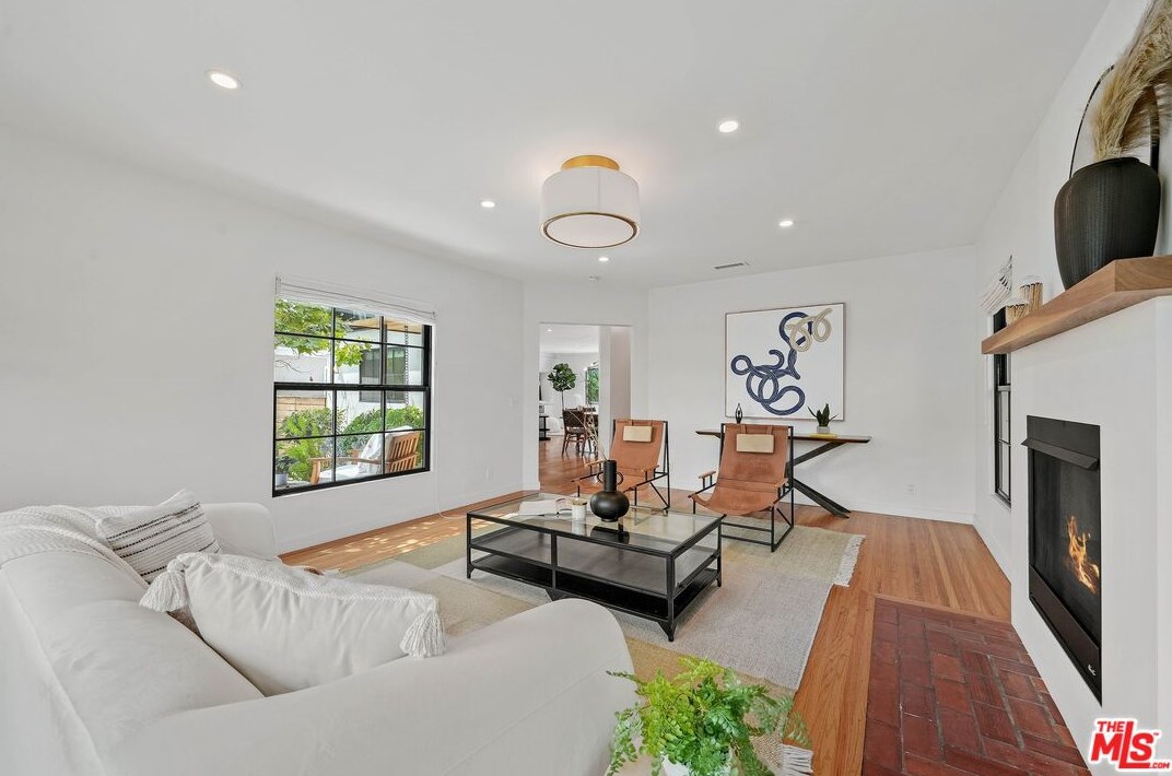 1733 Holt Ave, Los Angeles CA  90035-4305 exterior