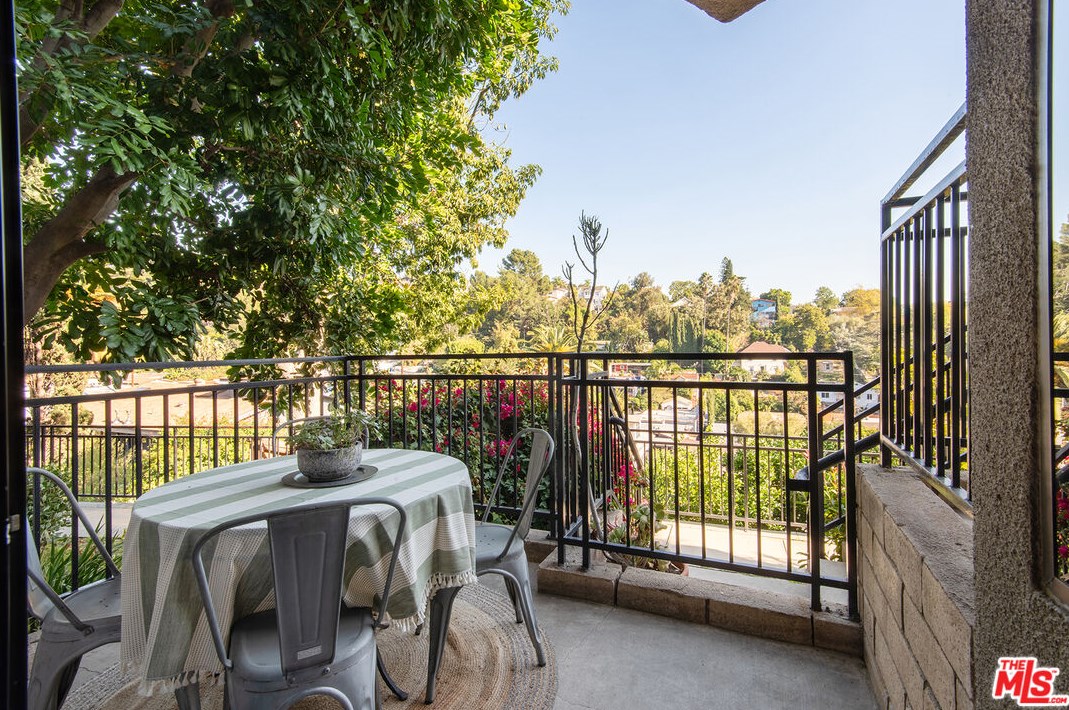 1890 Alvarado St, Los Angeles CA  90026-1780 exterior