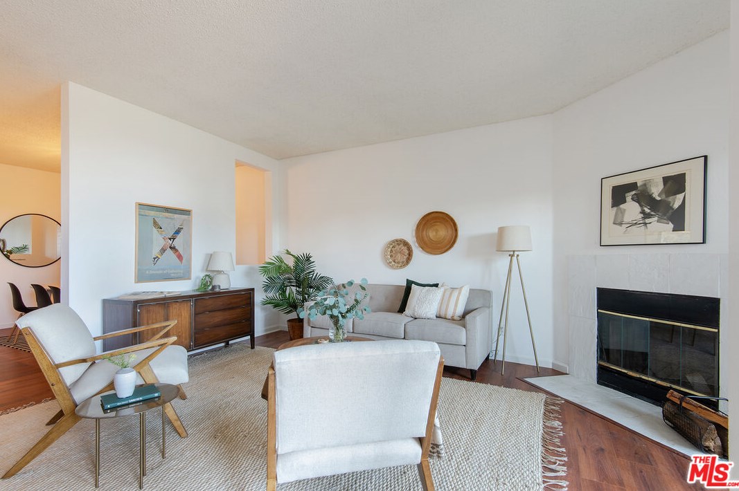 1890 Alvarado St, Los Angeles CA  90026-1780 exterior