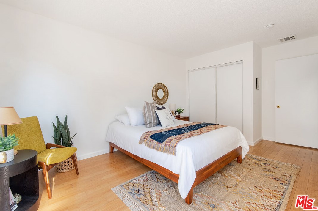 1890 Alvarado St, Los Angeles CA  90026-1780 exterior