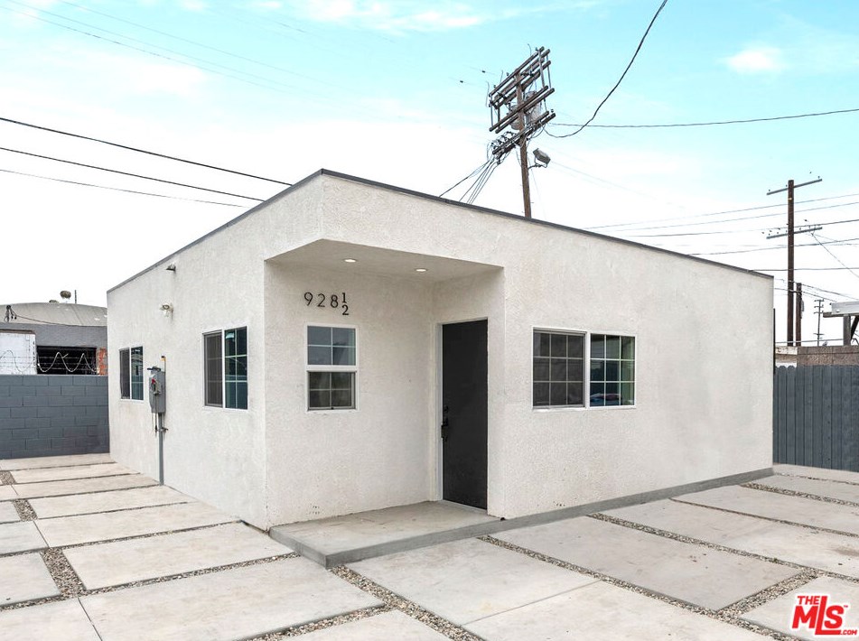 926 57th St, Los Angeles CA  90011-5222 exterior