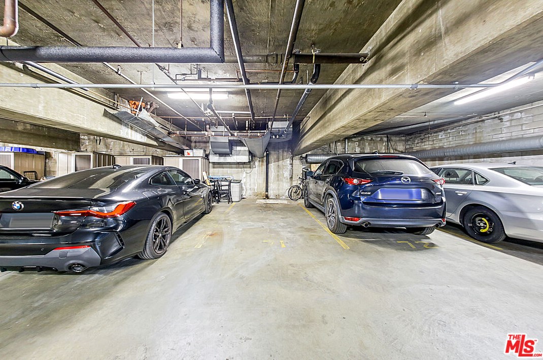 9005 Cynthia St, Los Angeles CA  90069-4826 exterior