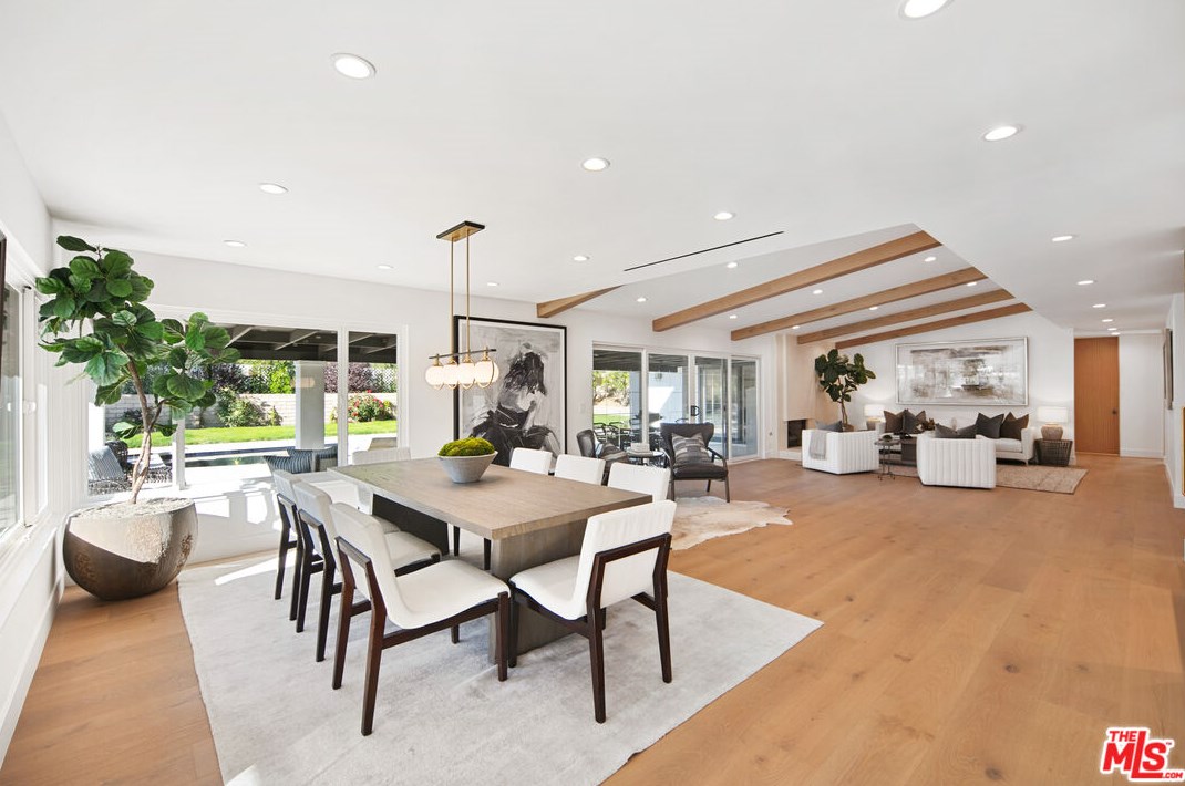 22551 Jameson Dr, Calabasas CA  91302-5854 exterior