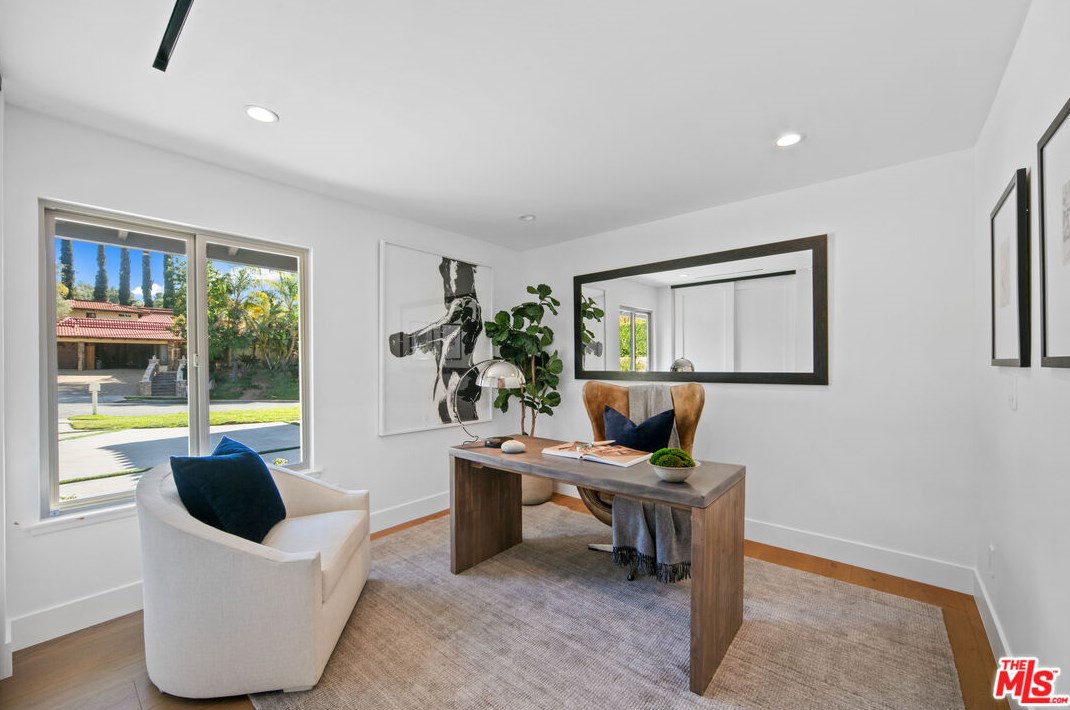 22551 Jameson Dr, Calabasas CA  91302-5854 exterior