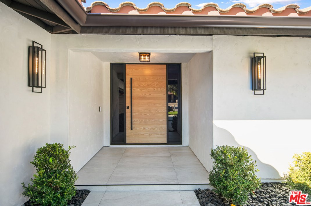 22551 Jameson Dr, Calabasas CA  91302-5854 exterior