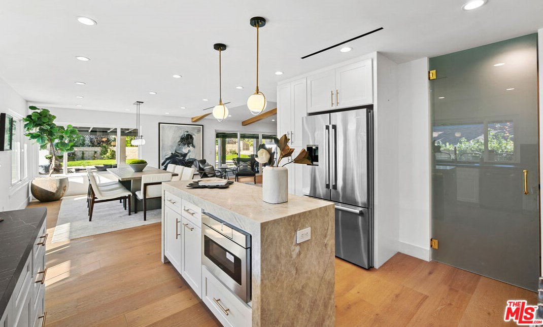 22551 Jameson Dr, Calabasas CA  91302-5854 exterior