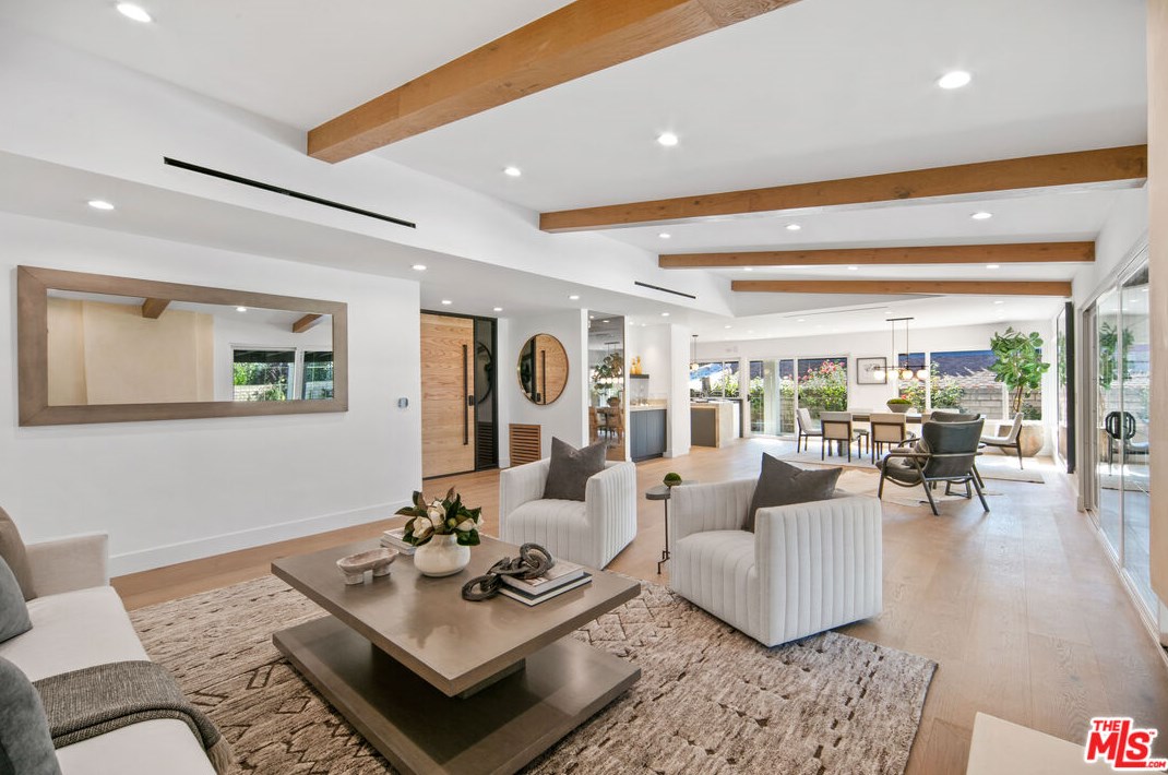 22551 Jameson Dr, Calabasas CA  91302-5854 exterior