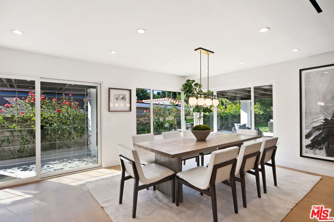22551 Jameson Dr, Calabasas CA  91302-5854 exterior