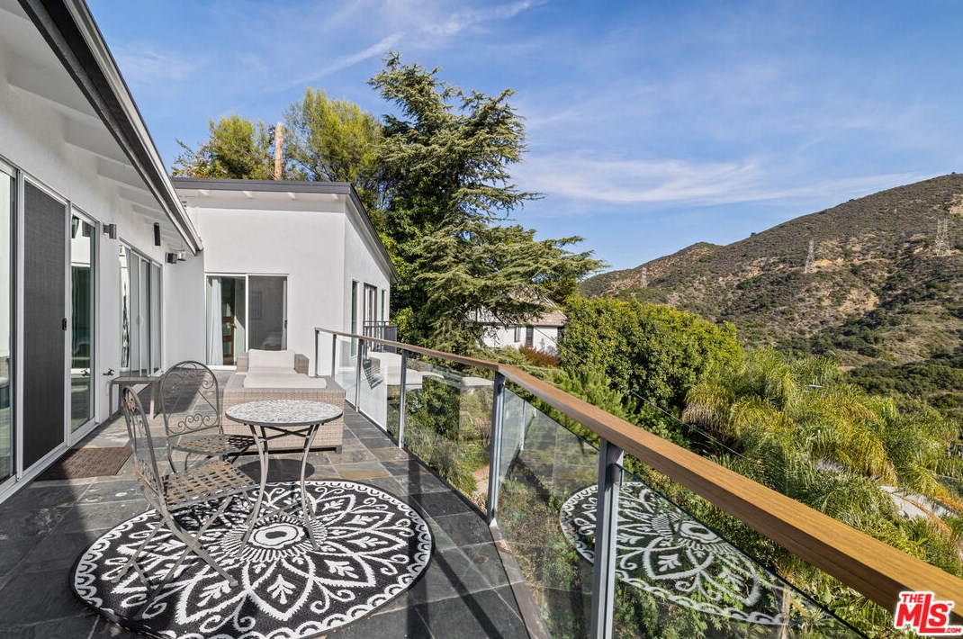 3476 Troy Dr, Los Angeles CA  90068-1436 exterior