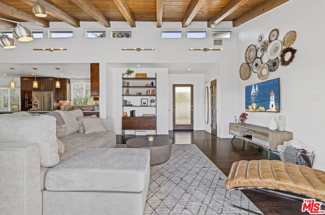 3476 Troy Dr, Los Angeles CA  90068-1436 exterior