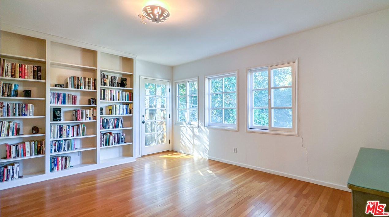 3999 Fredonia Dr, Los Angeles CA  90068-1213 exterior