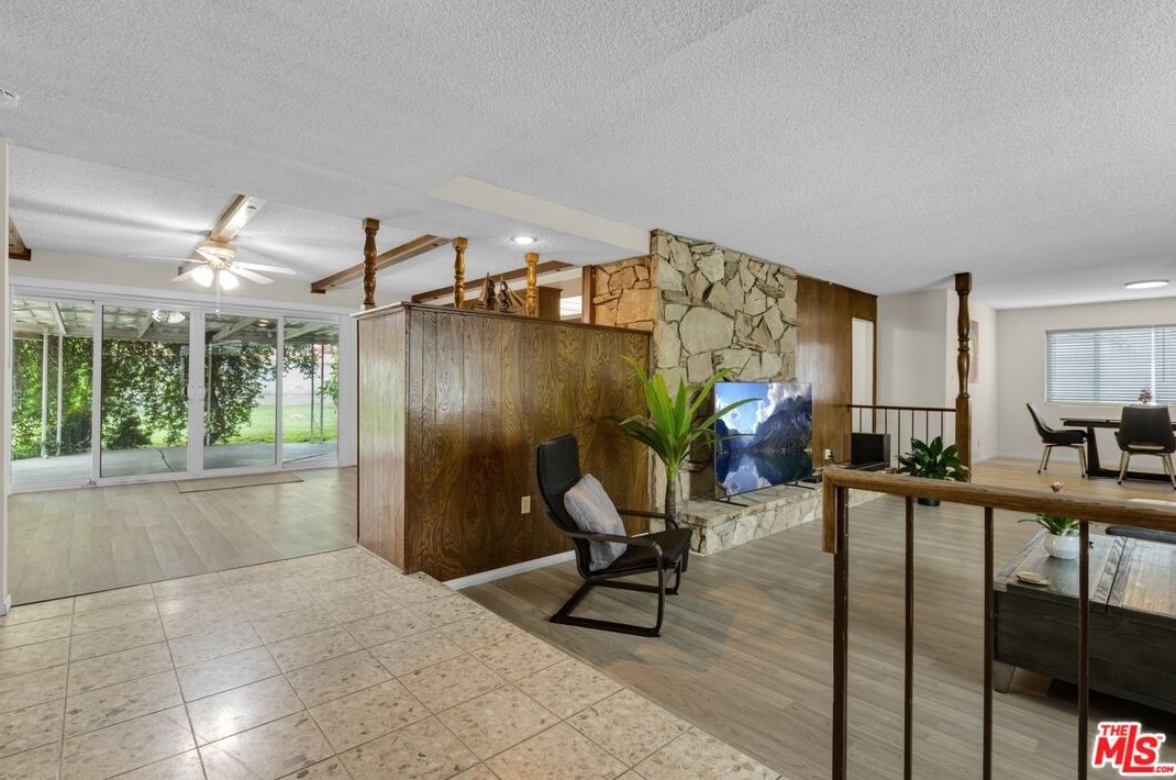 111 Avenida De Las Flores, Thousand Oaks CA  91360-1802 exterior