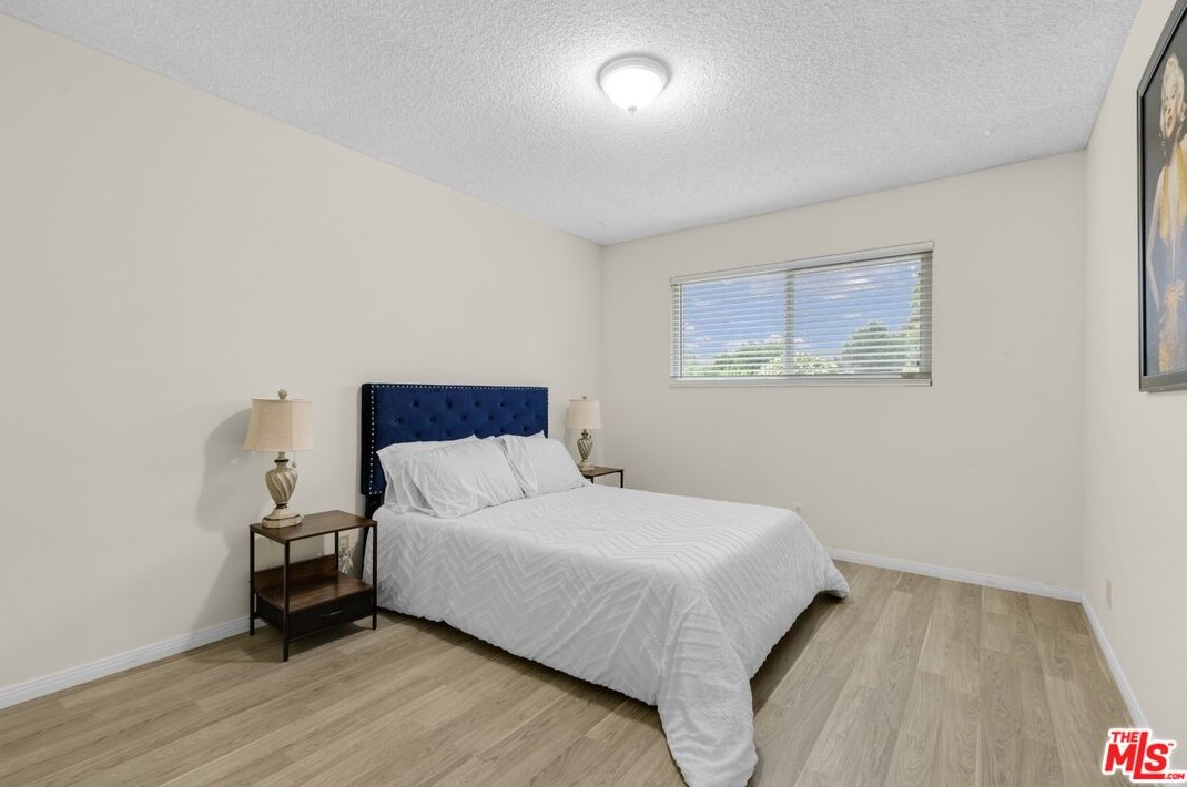 111 Avenida De Las Flores, Thousand Oaks CA  91360-1802 exterior