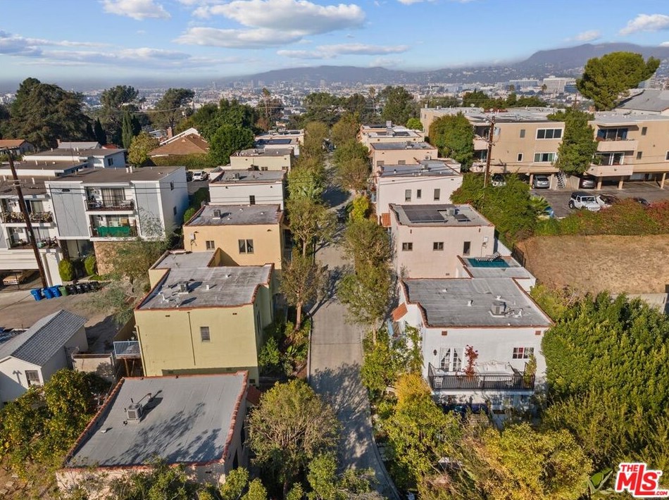 922 Maltman Ave, Los Angeles CA  90026-2711 exterior