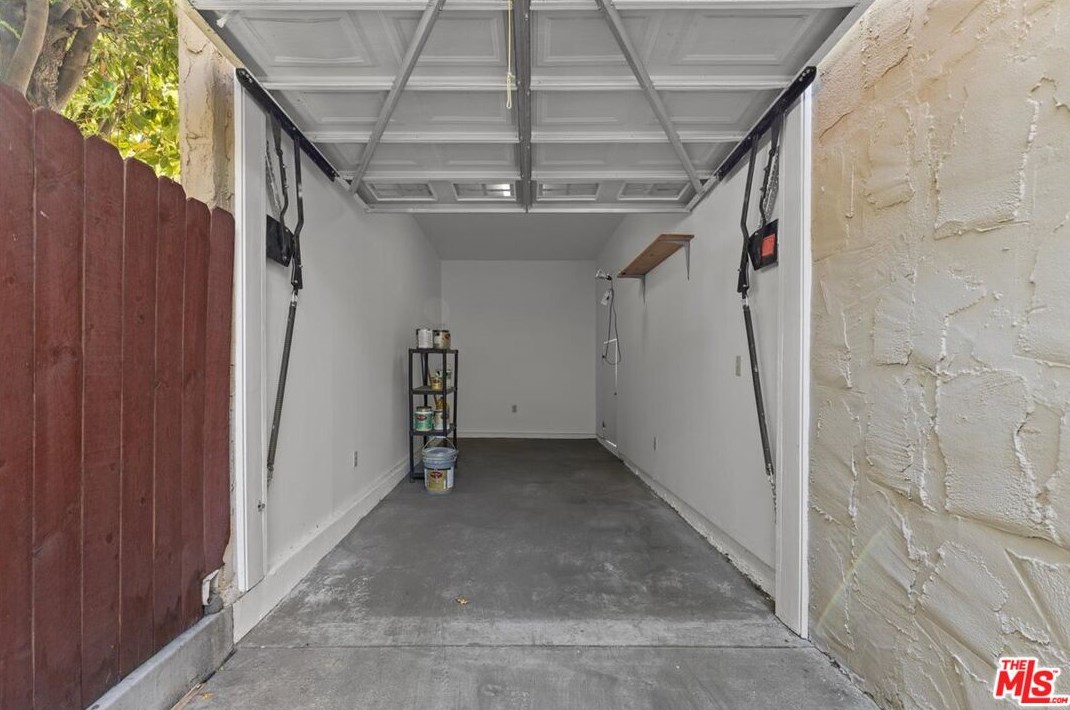 922 Maltman Ave, Los Angeles CA  90026-2711 exterior